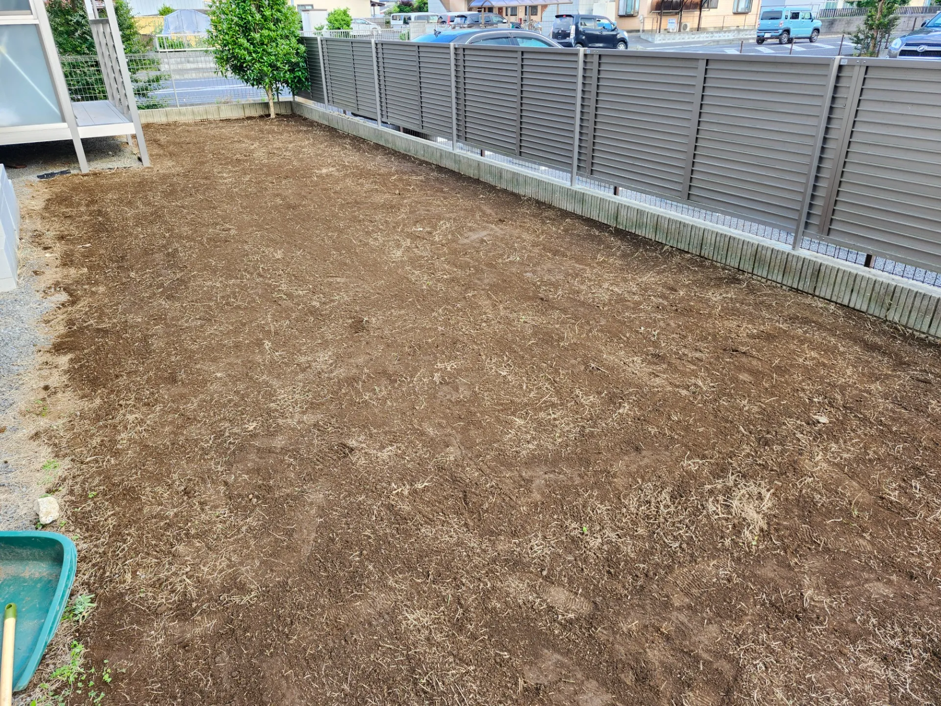 小山市にて芝生剥がし